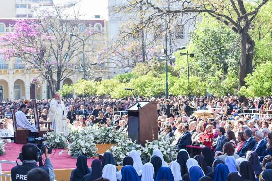 La tercera jornada del Triduo de Pontificales honró al Señor del Milagro